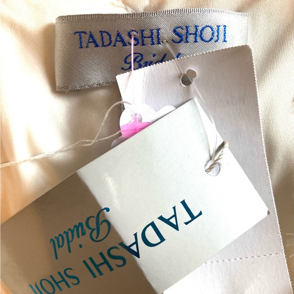NEW- Tadashi Shoji - BRANSON LACE CAPELET IVORY JUMPSUIT- size 0/2 - Picture 8 of 9